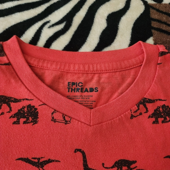 🎉Epic Threads Vibrant Red Tee With Black Dinosaurs Print On Wheels Size: 7 - Picture 4 of 5